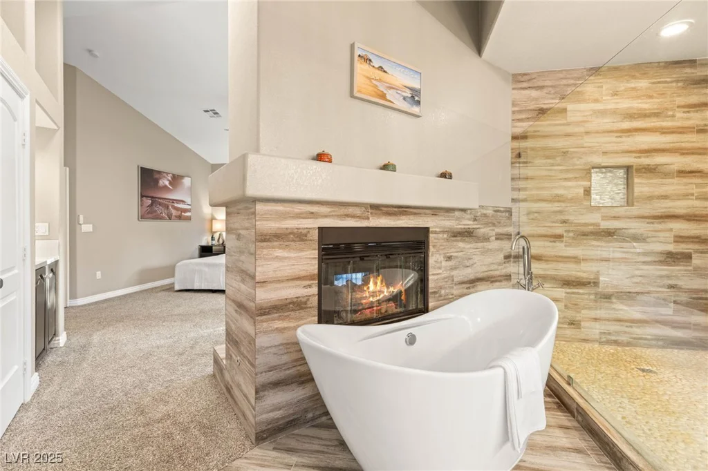 8100 Lake Hills, Las Vegas, NV 89128