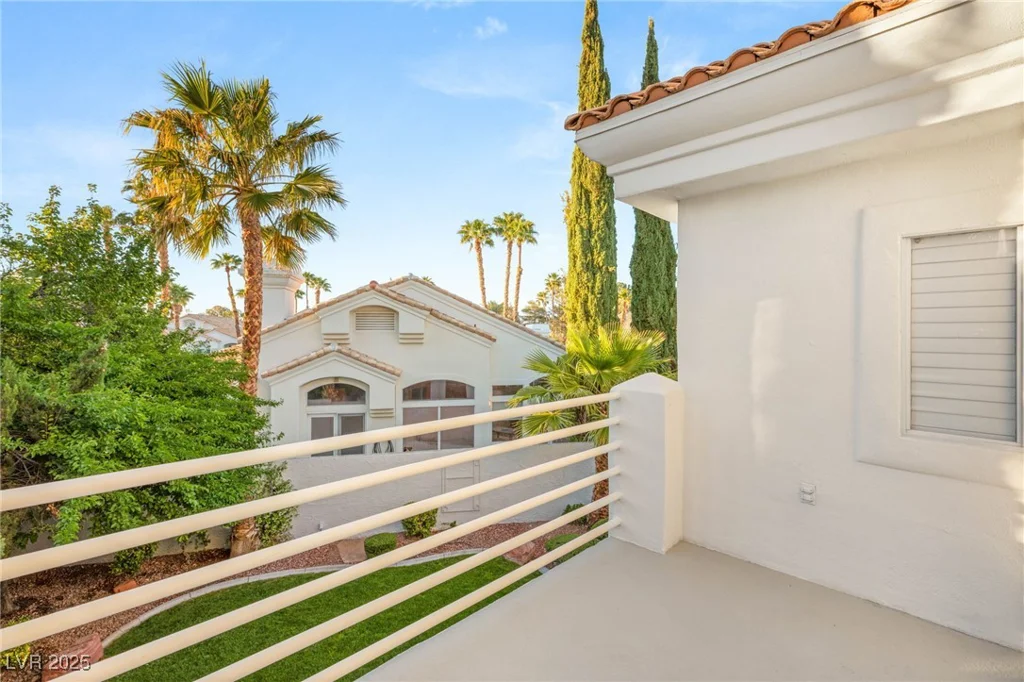 8100 Lake Hills, Las Vegas, NV 89128
