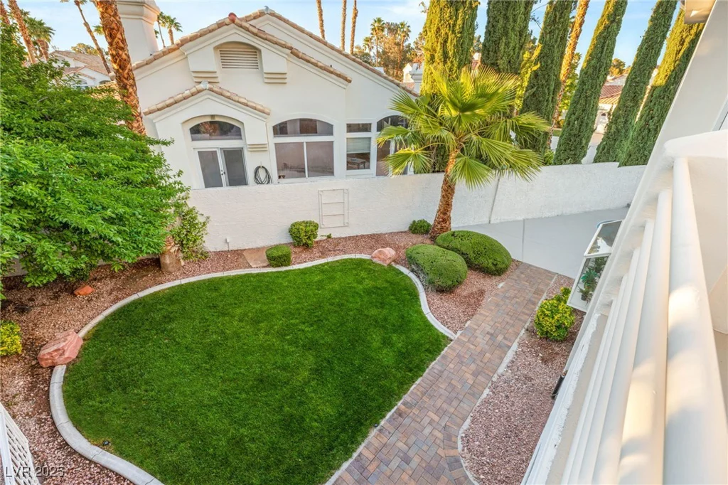 8100 Lake Hills, Las Vegas, NV 89128