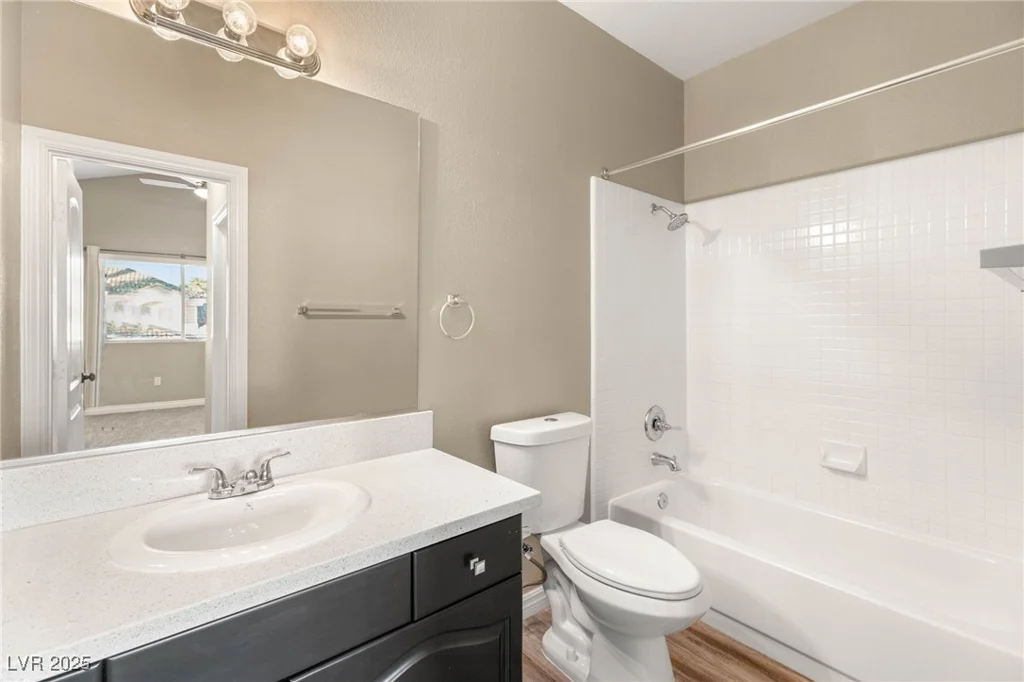 8100 Lake Hills, Las Vegas, NV 89128