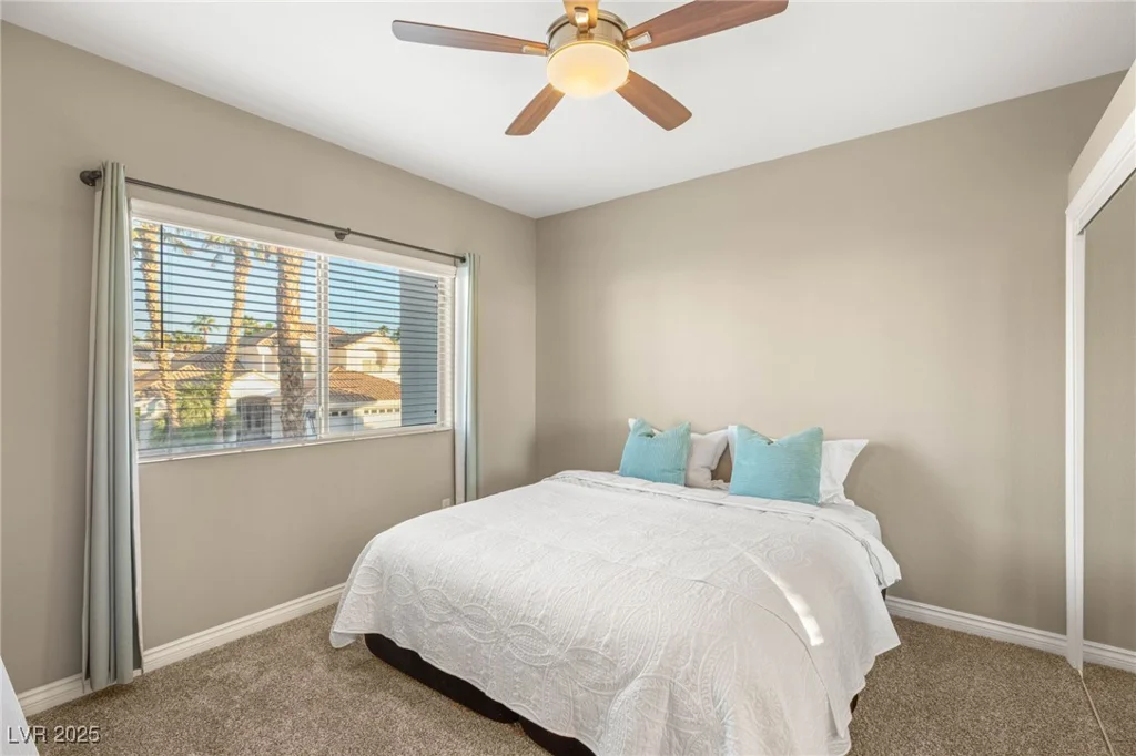 8100 Lake Hills, Las Vegas, NV 89128