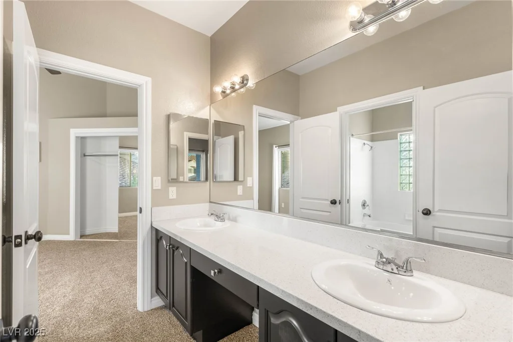 8100 Lake Hills, Las Vegas, NV 89128