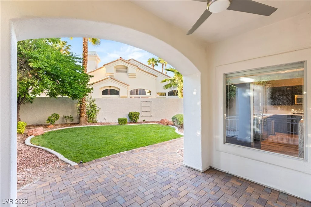 8100 Lake Hills, Las Vegas, NV 89128