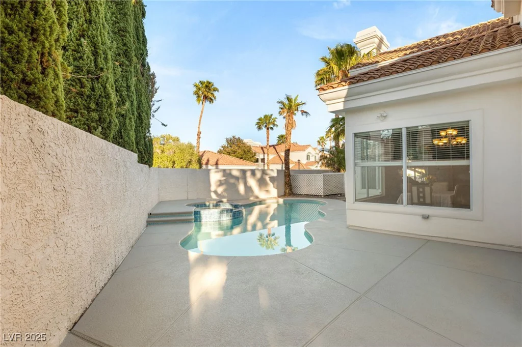 8100 Lake Hills, Las Vegas, NV 89128