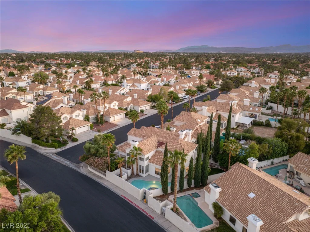 8100 Lake Hills, Las Vegas, NV 89128