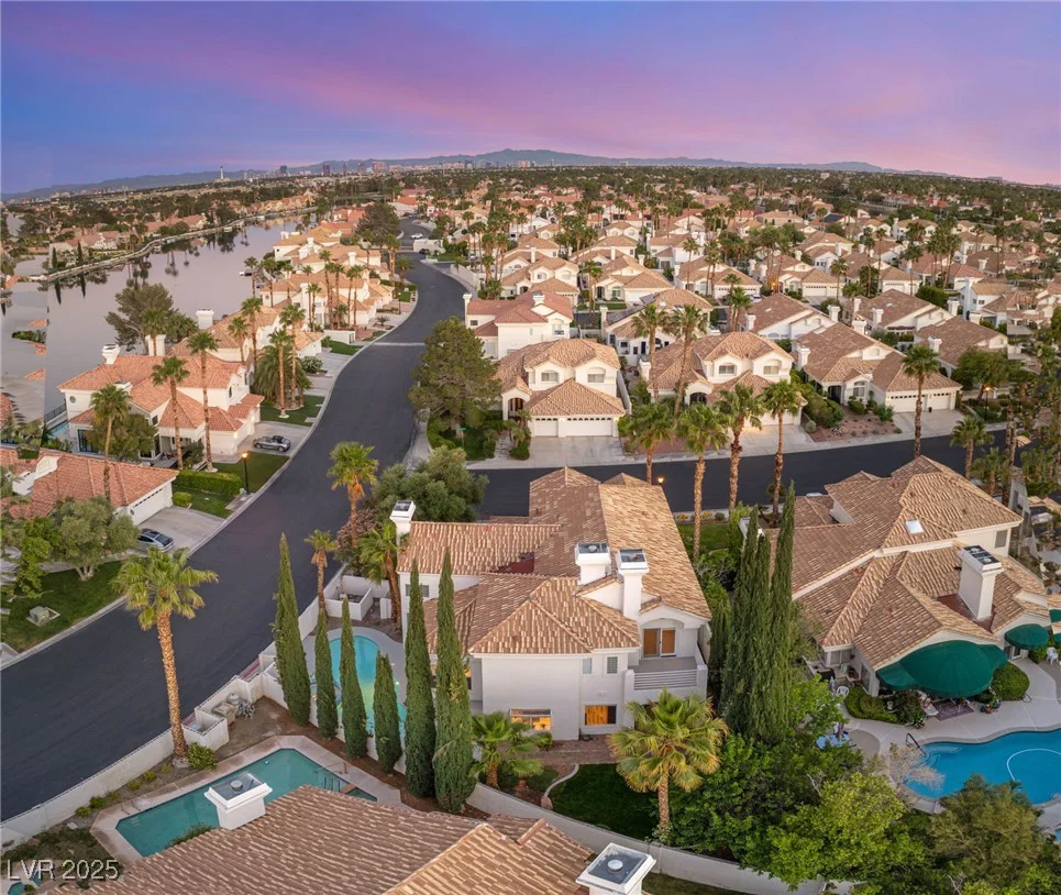 8100 Lake Hills, Las Vegas, NV 89128
