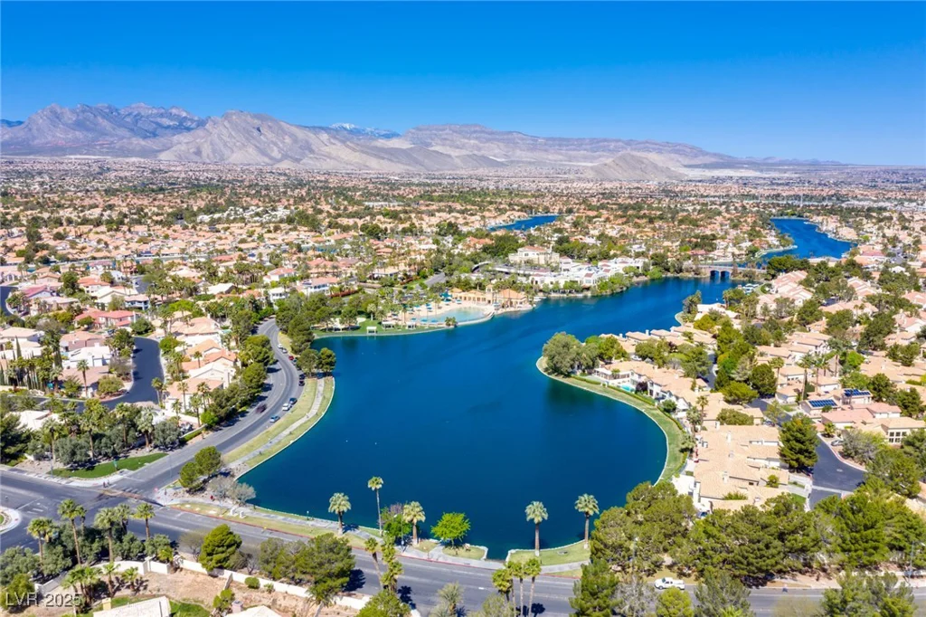 8100 Lake Hills, Las Vegas, NV 89128