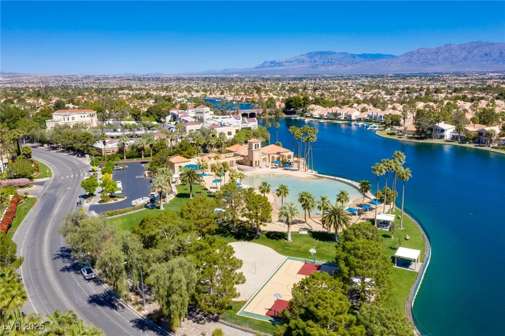 8100 Lake Hills, Las Vegas, NV 89128