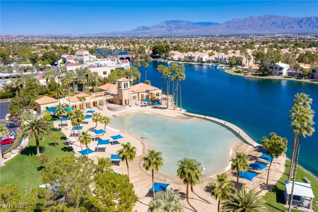 8100 Lake Hills, Las Vegas, NV 89128