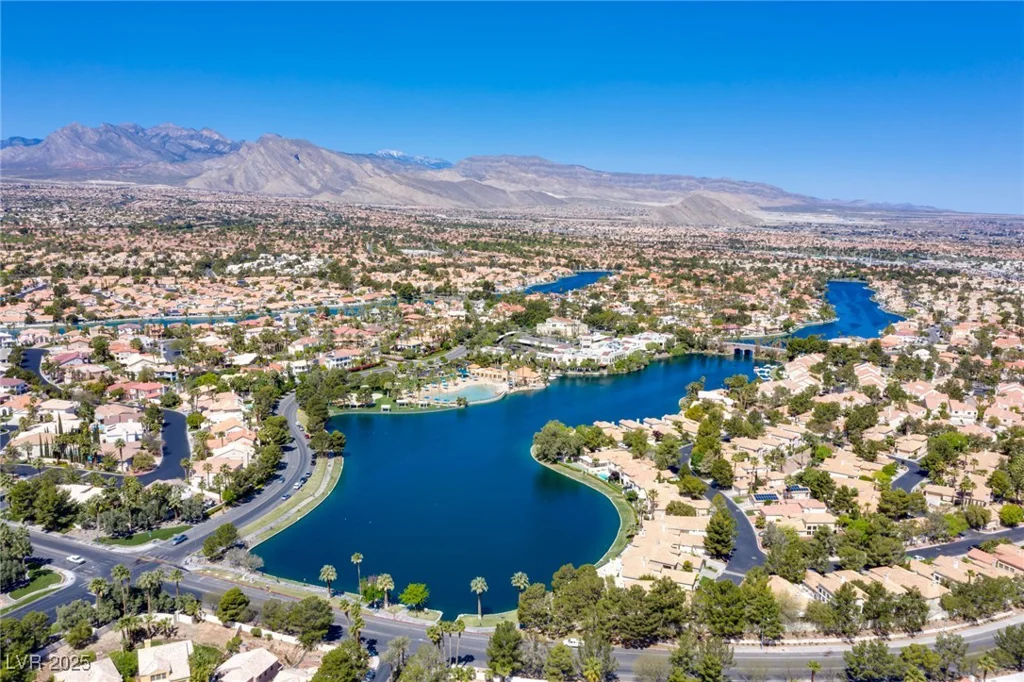8100 Lake Hills, Las Vegas, NV 89128
