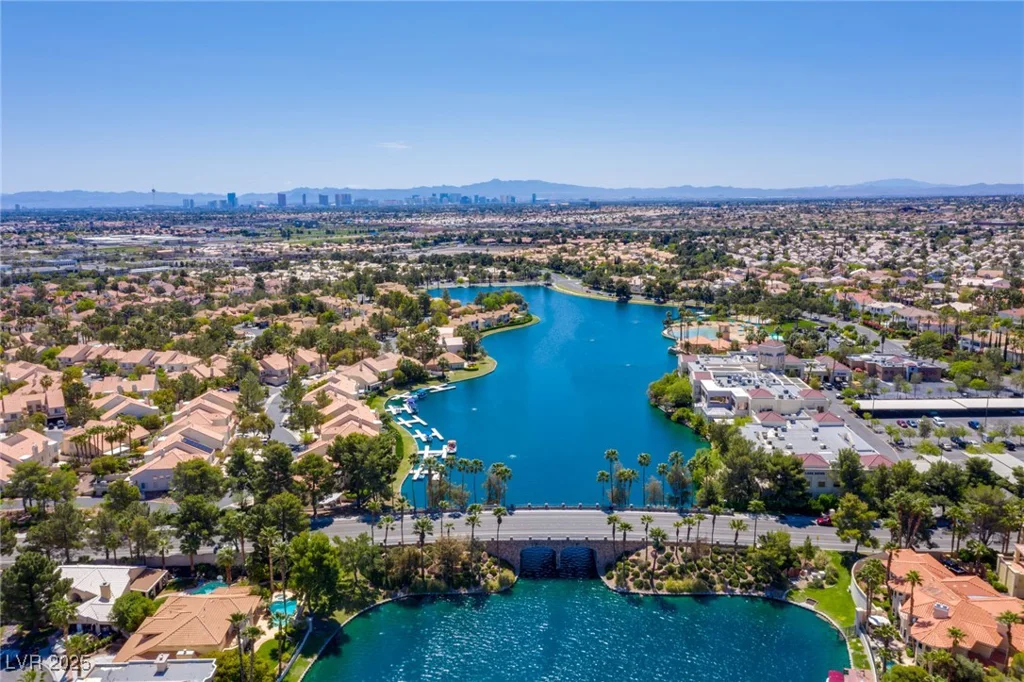 8100 Lake Hills, Las Vegas, NV 89128