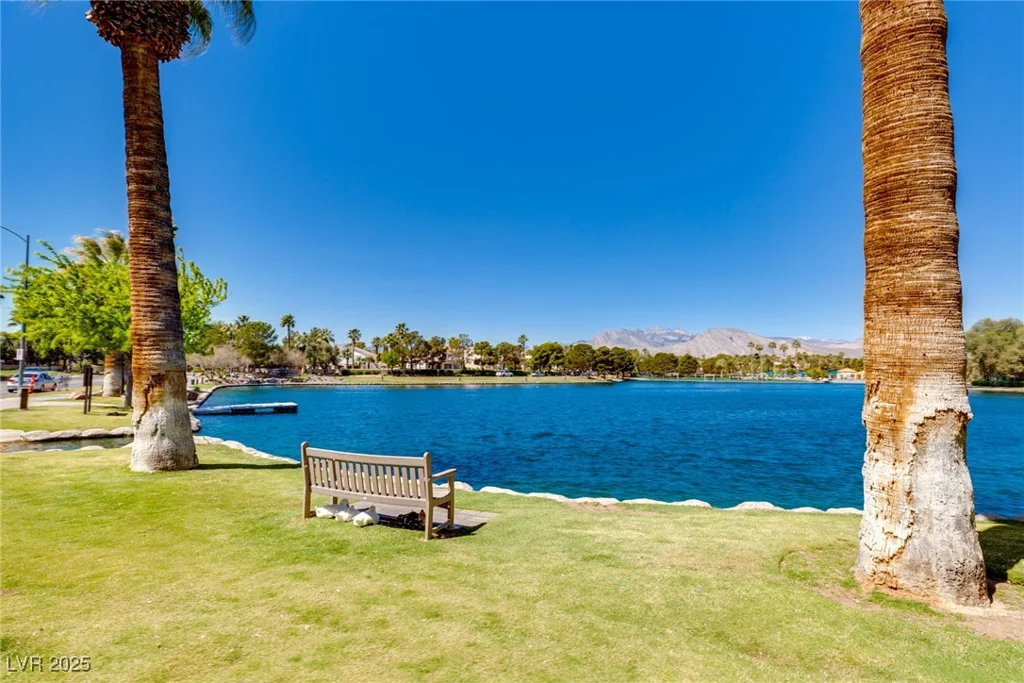 8100 Lake Hills, Las Vegas, NV 89128