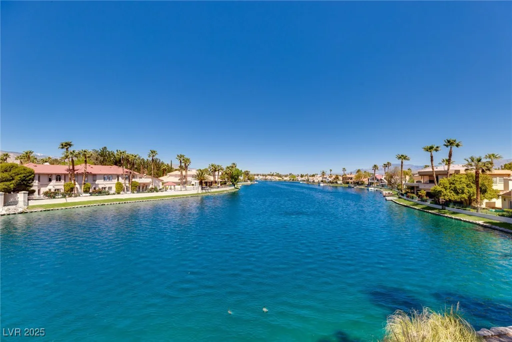 8100 Lake Hills, Las Vegas, NV 89128