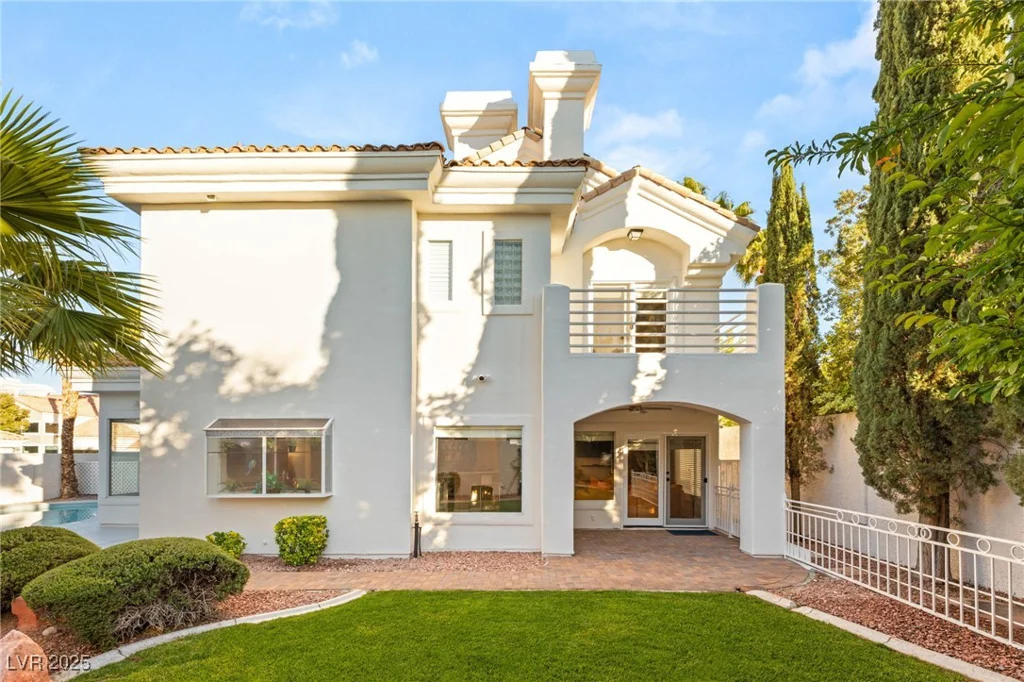 8100 Lake Hills, Las Vegas, NV 89128