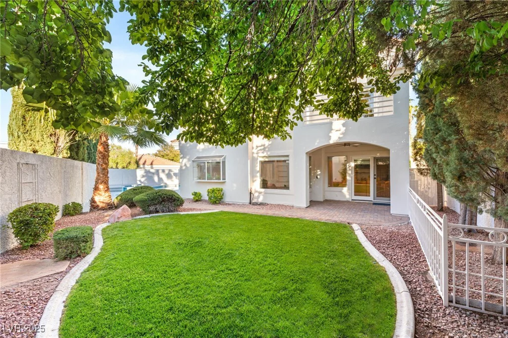 8100 Lake Hills, Las Vegas, NV 89128