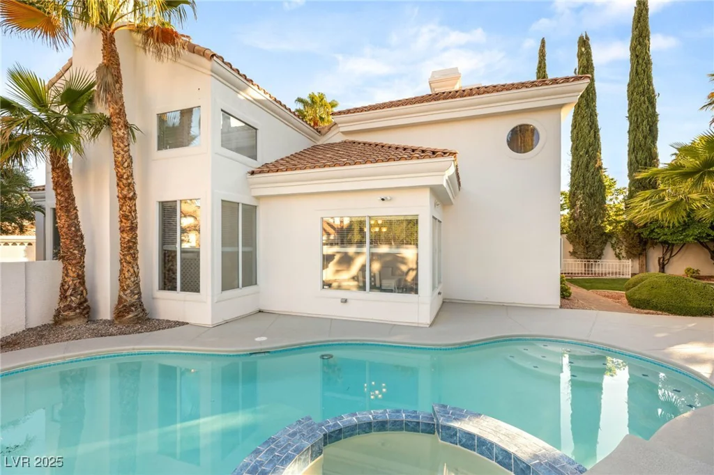 8100 Lake Hills, Las Vegas, NV 89128
