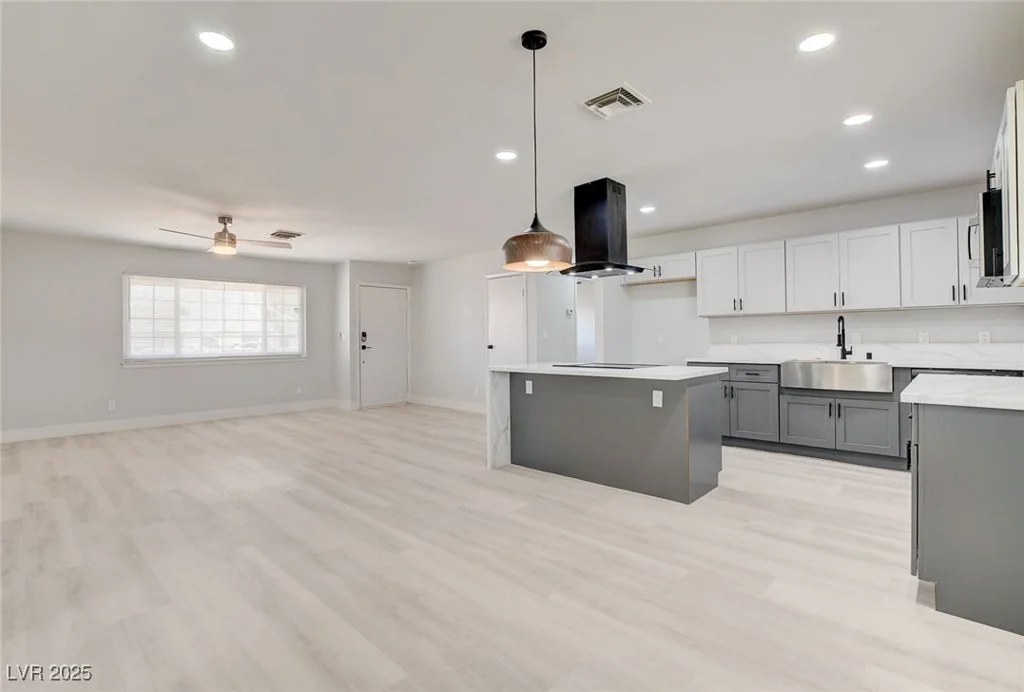 2315 Lincoln, Las Vegas, NV 89115