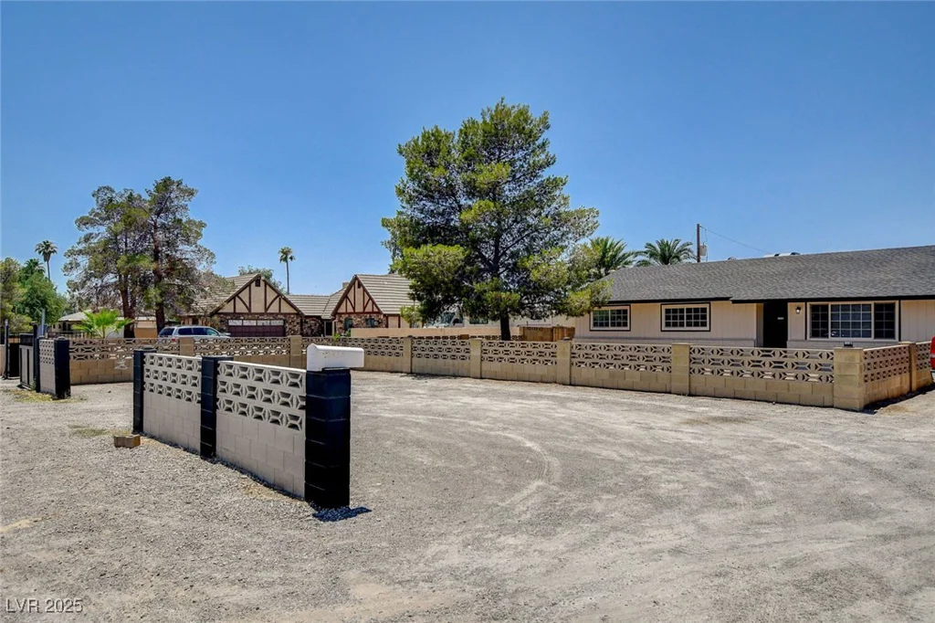 2315 Lincoln, Las Vegas, NV 89115