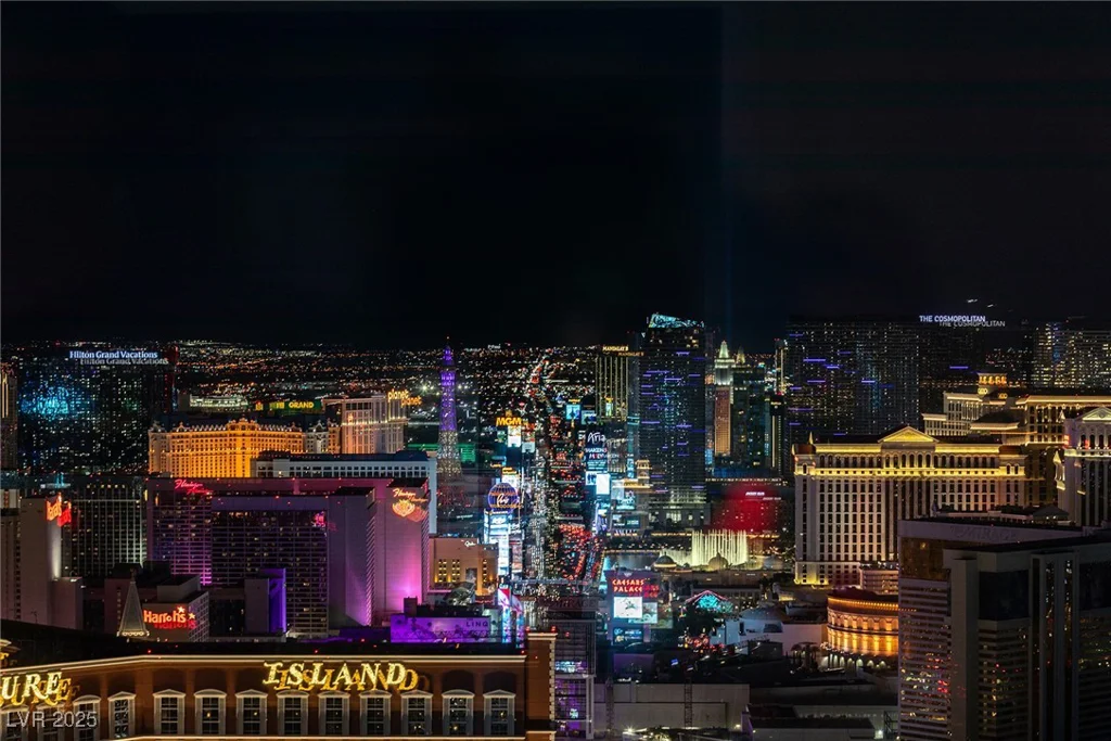 2000 FASHION SHOW, Las Vegas, NV 89109