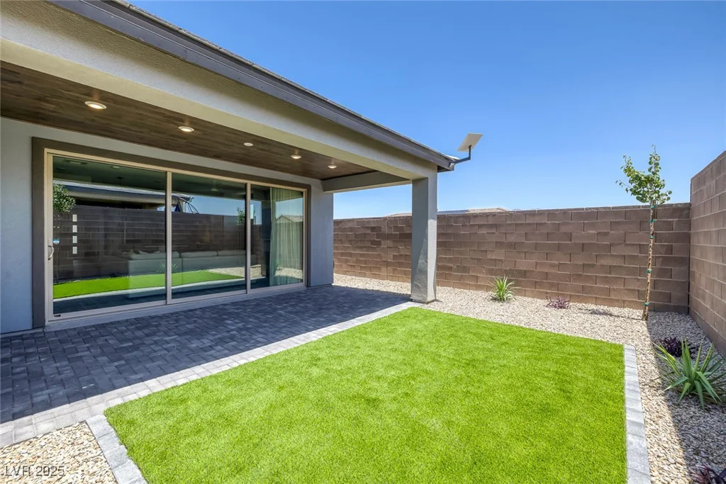 9617 Sard, Las Vegas, NV 89143