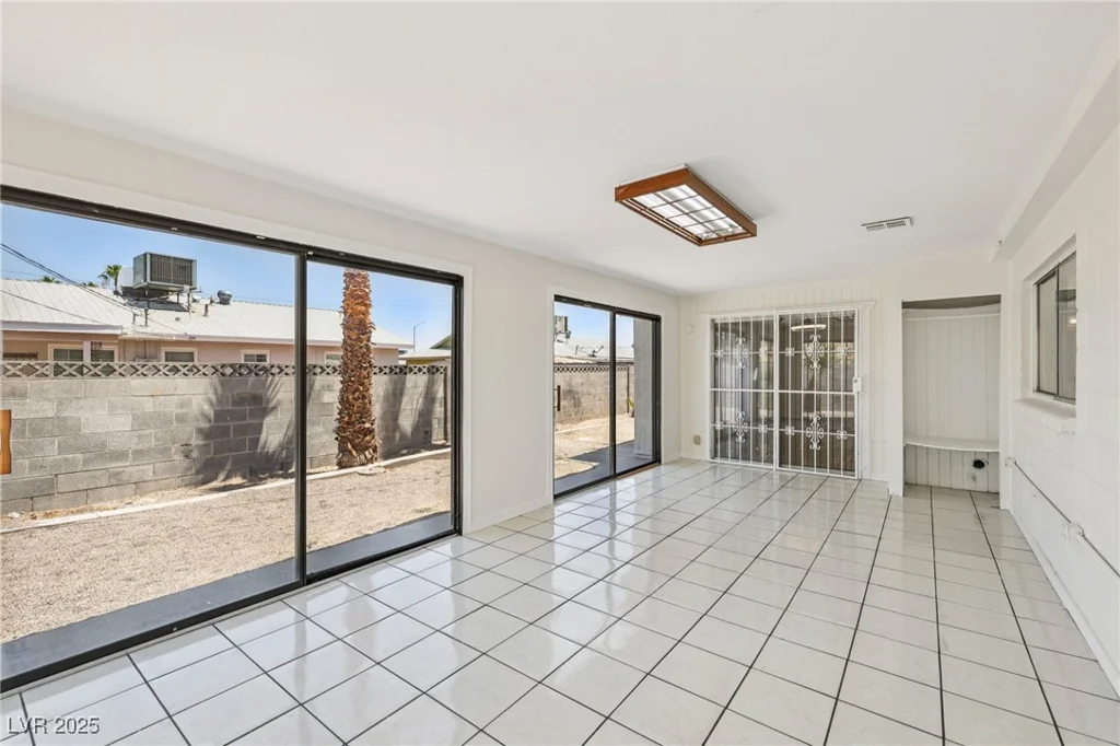 882 Westminster, Las Vegas, NV 89119