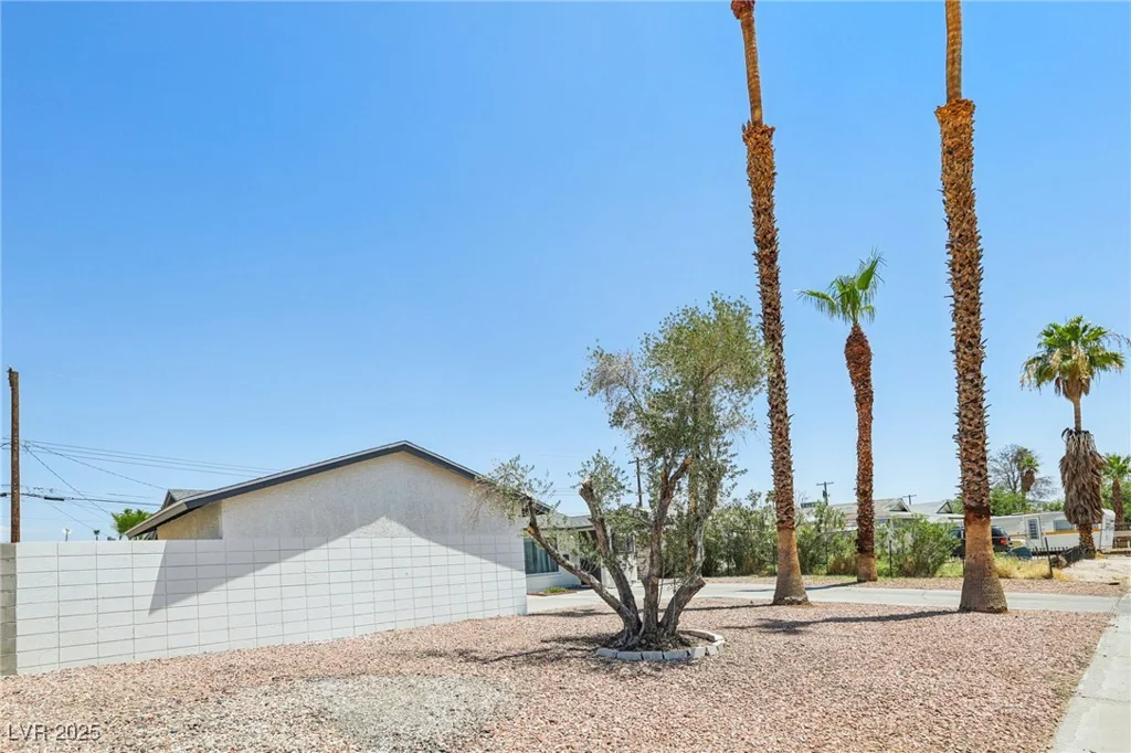 882 Westminster, Las Vegas, NV 89119