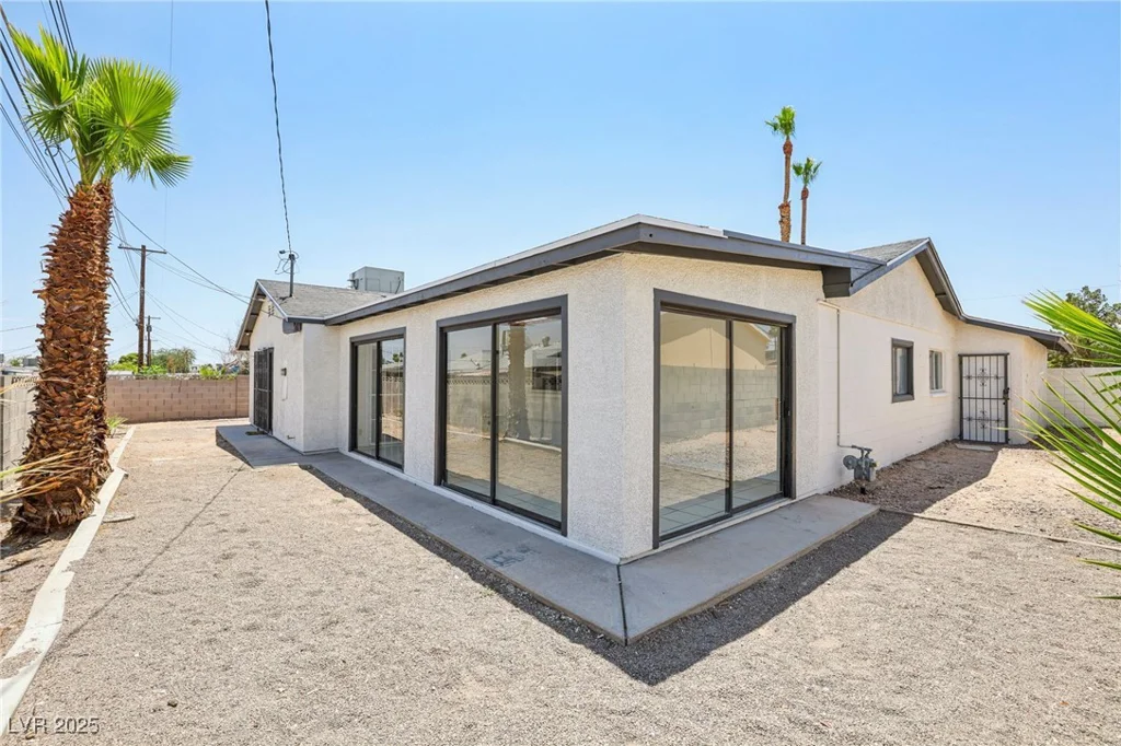 882 Westminster, Las Vegas, NV 89119