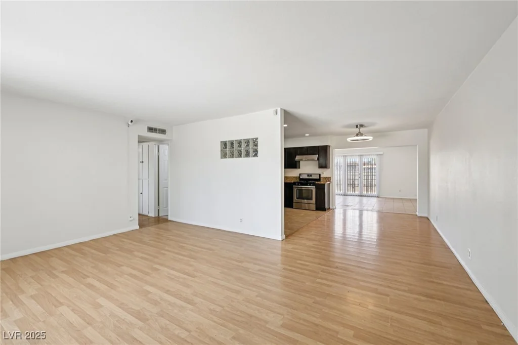882 Westminster, Las Vegas, NV 89119