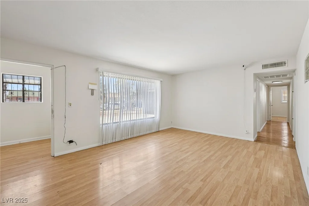 882 Westminster, Las Vegas, NV 89119