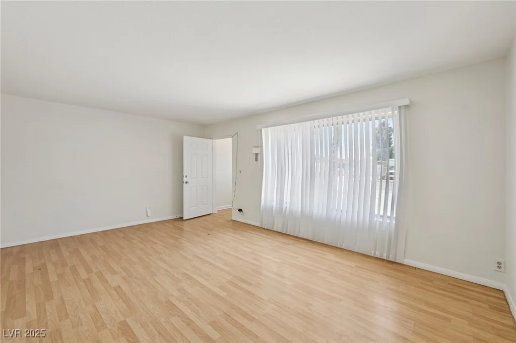 882 Westminster, Las Vegas, NV 89119