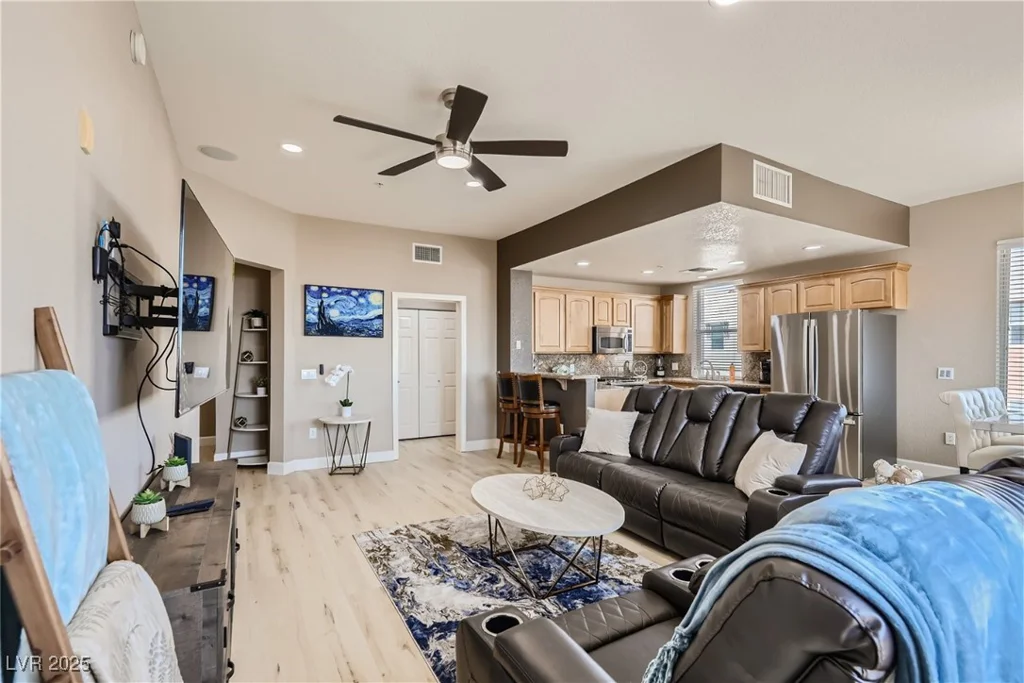 63 Agate, Las Vegas, NV 89123