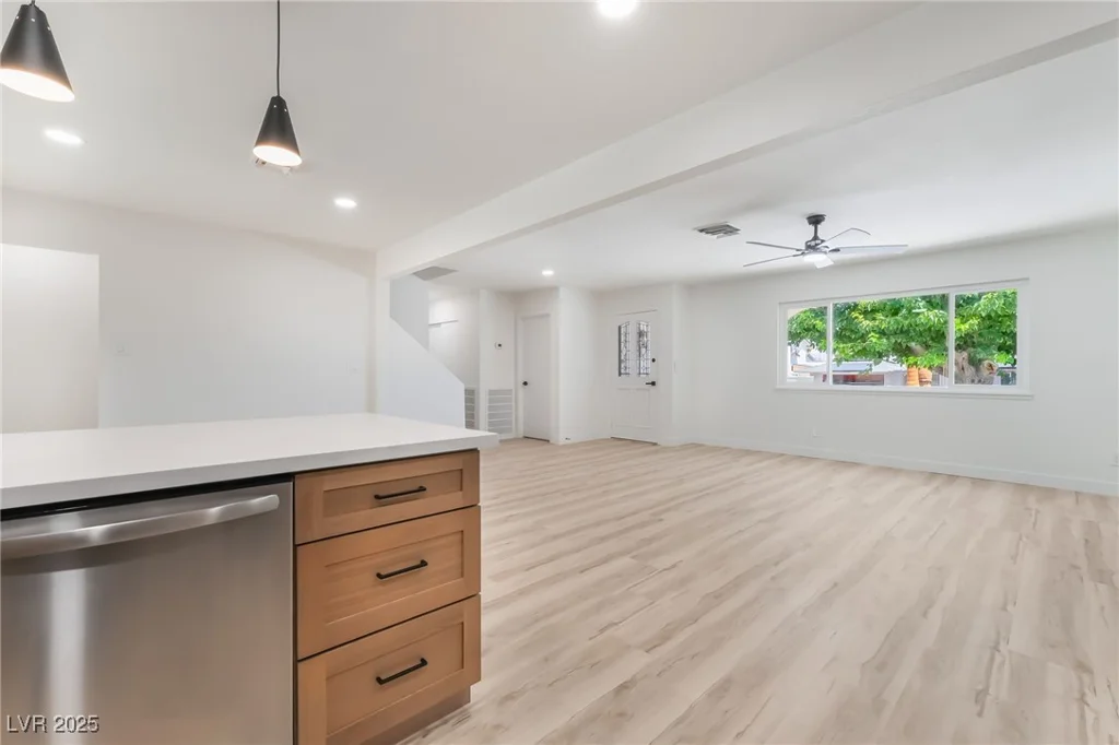 3463 Haverford, Las Vegas, NV 89121