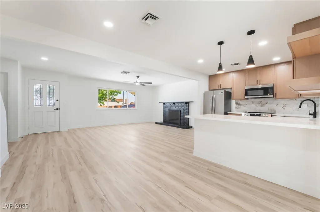 3463 Haverford, Las Vegas, NV 89121