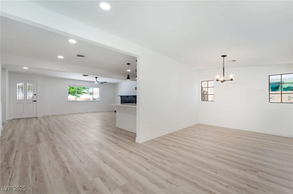 3463 Haverford, Las Vegas, NV 89121