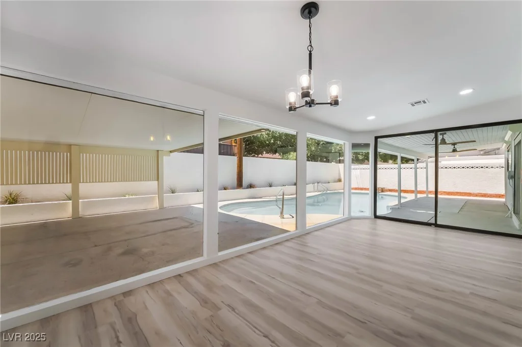 3463 Haverford, Las Vegas, NV 89121