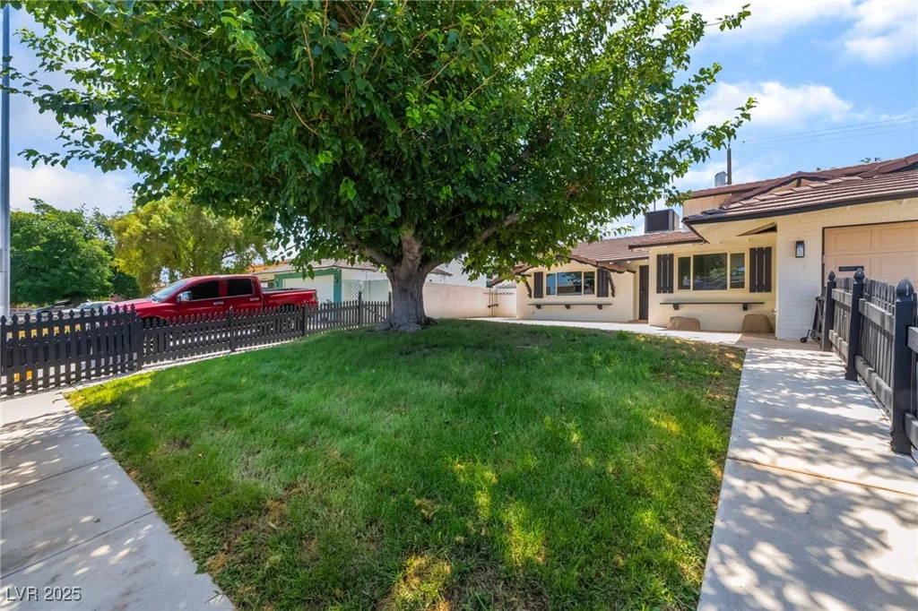 3463 Haverford, Las Vegas, NV 89121