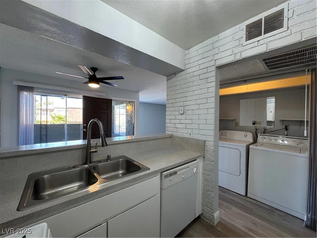 1460 Hialeah, Las Vegas, NV 89119