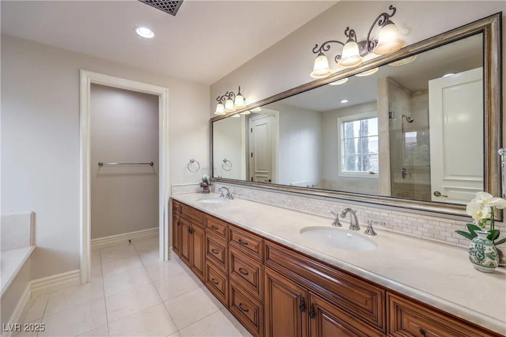 30 Augusta Canyon, Las Vegas, NV 89141