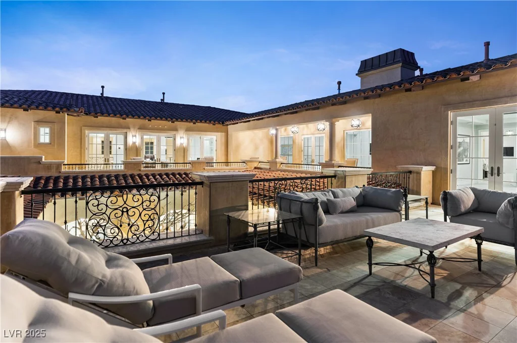 30 Augusta Canyon, Las Vegas, NV 89141