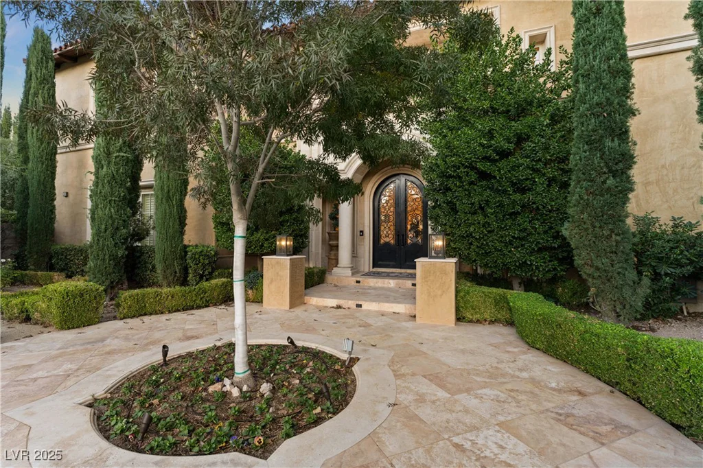 30 Augusta Canyon, Las Vegas, NV 89141
