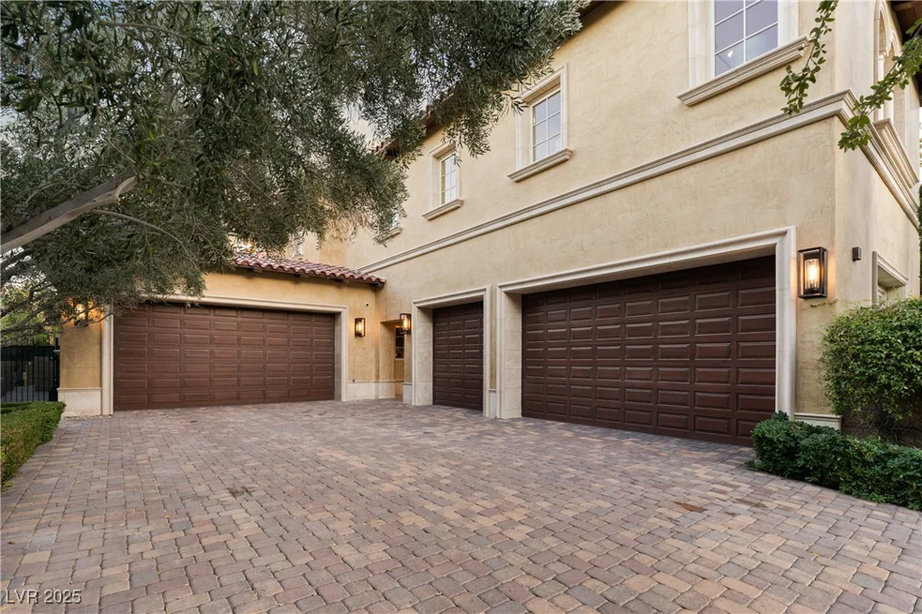 30 Augusta Canyon, Las Vegas, NV 89141