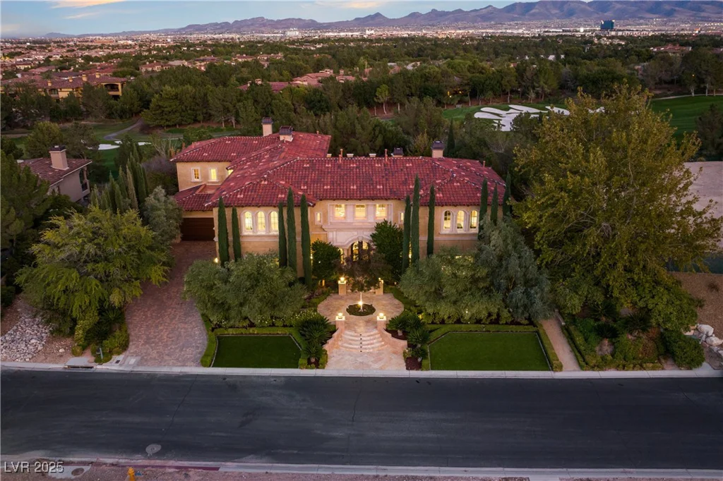 30 Augusta Canyon, Las Vegas, NV 89141