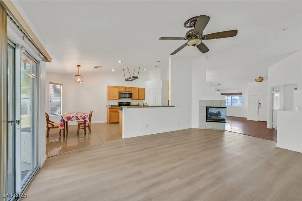4624 Windy Hollow, Las Vegas, NV 89130