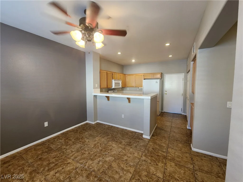 10231 Deerfield Beach, Las Vegas, NV 89129