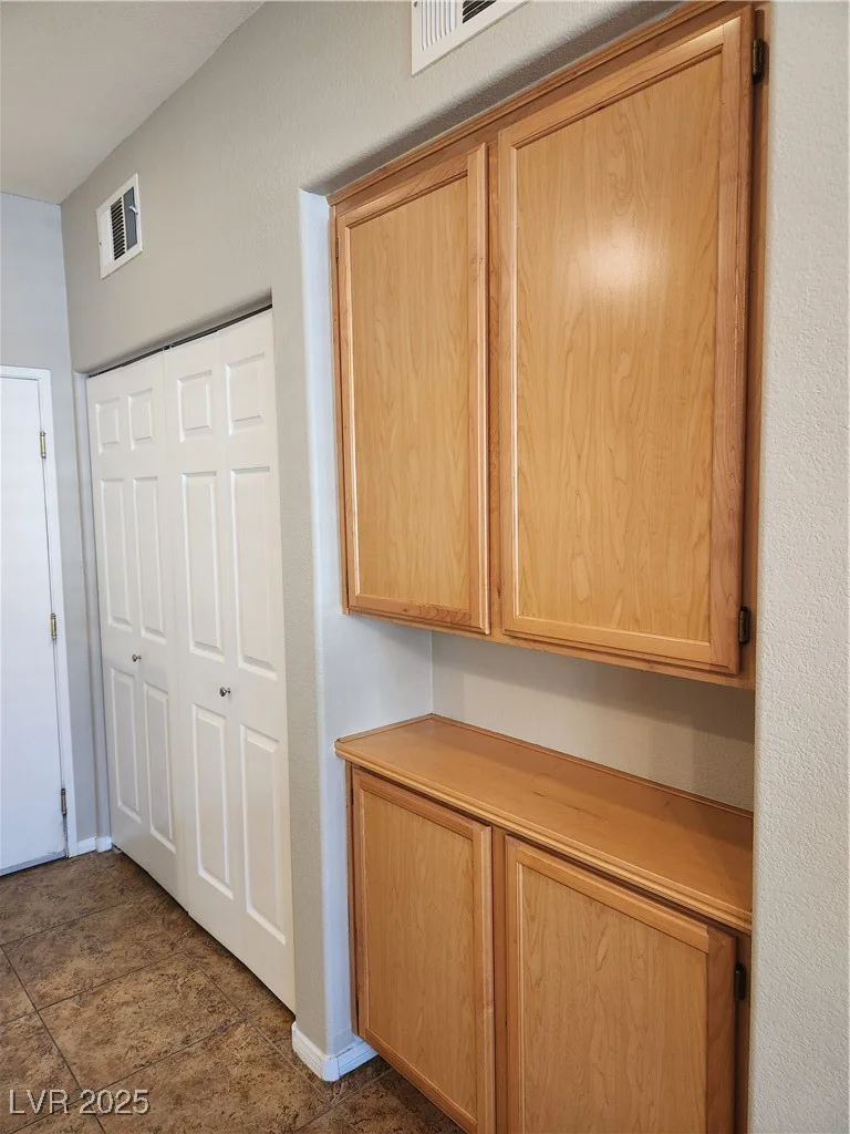 10231 Deerfield Beach, Las Vegas, NV 89129