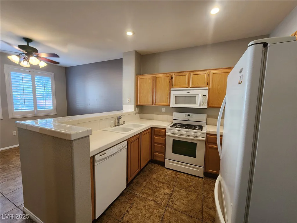 10231 Deerfield Beach, Las Vegas, NV 89129
