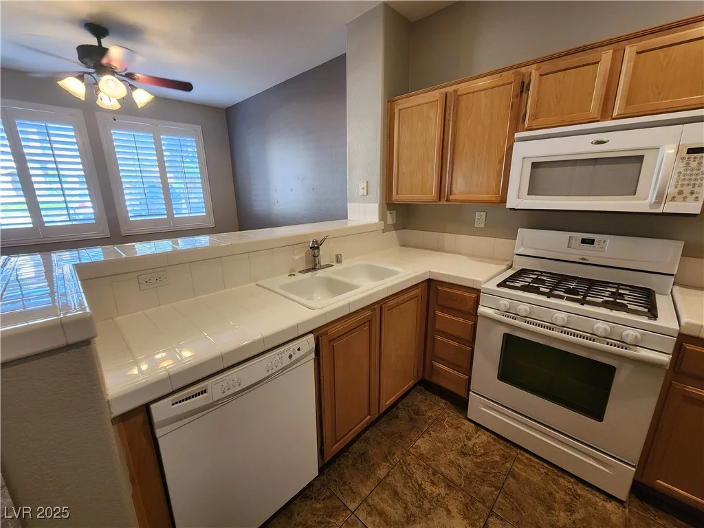 10231 Deerfield Beach, Las Vegas, NV 89129