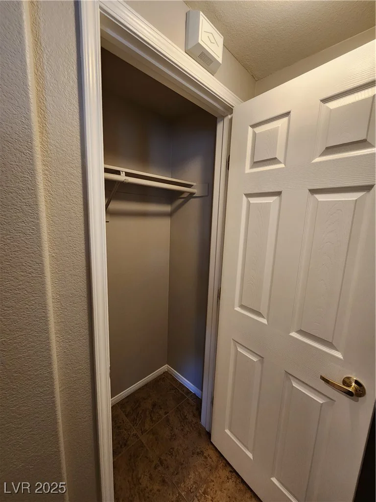 10231 Deerfield Beach, Las Vegas, NV 89129
