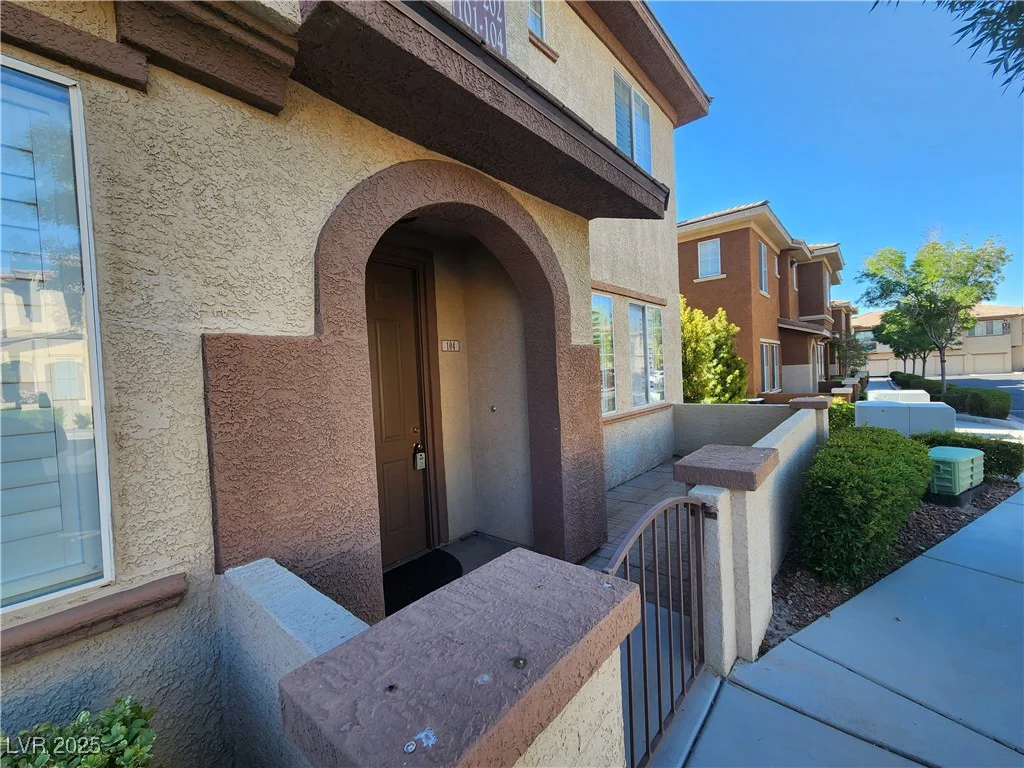 10231 Deerfield Beach, Las Vegas, NV 89129