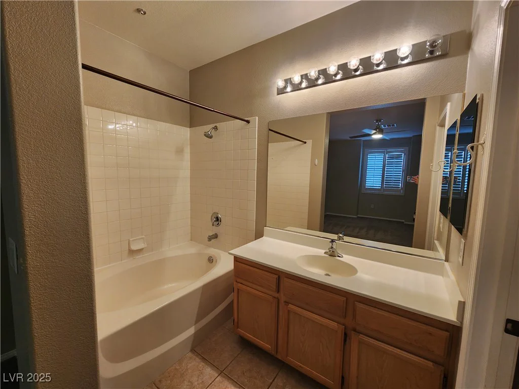 10231 Deerfield Beach, Las Vegas, NV 89129